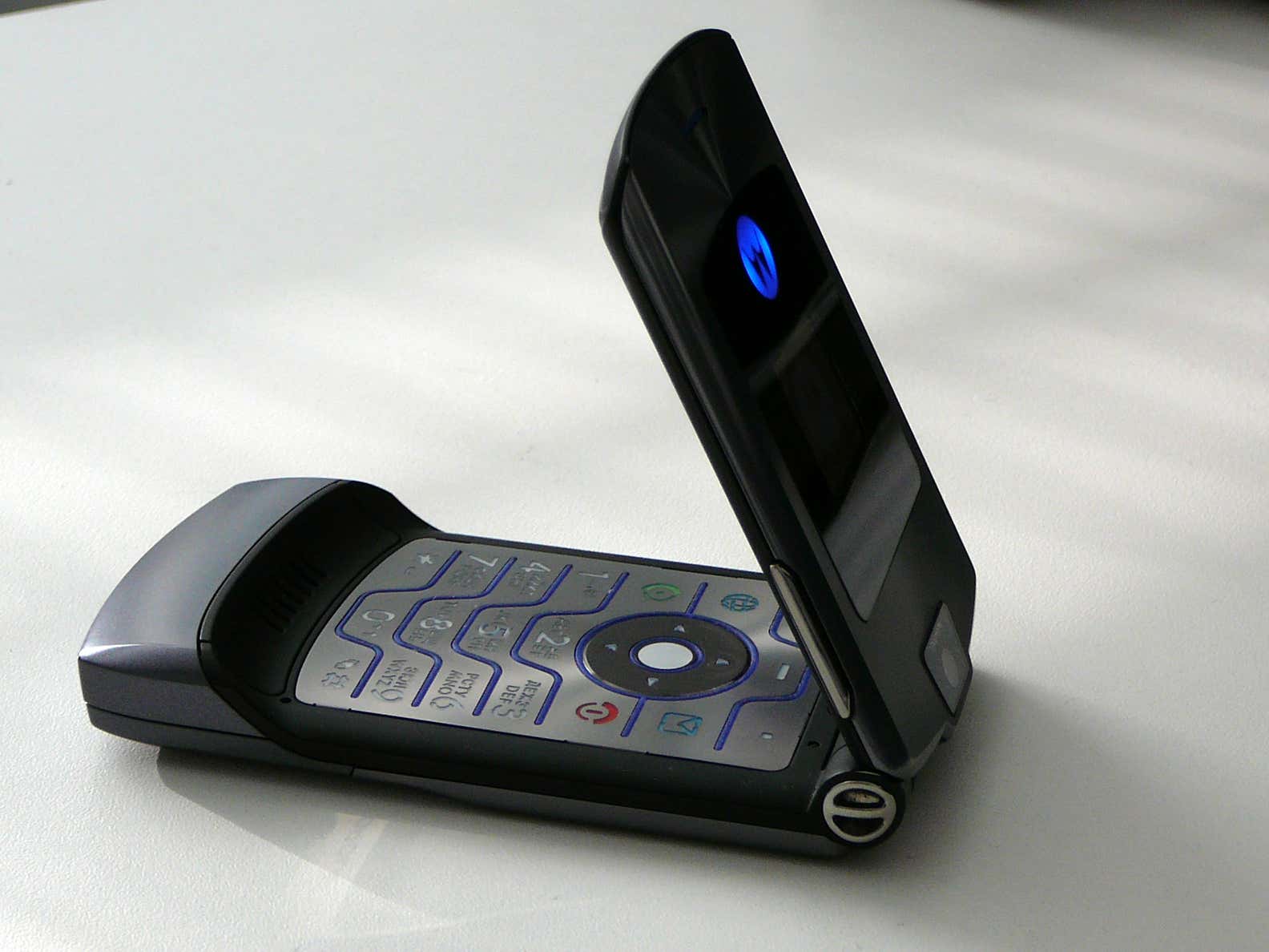 Motorola Razrs Are Back For 1500 A Pop Barstool Sports