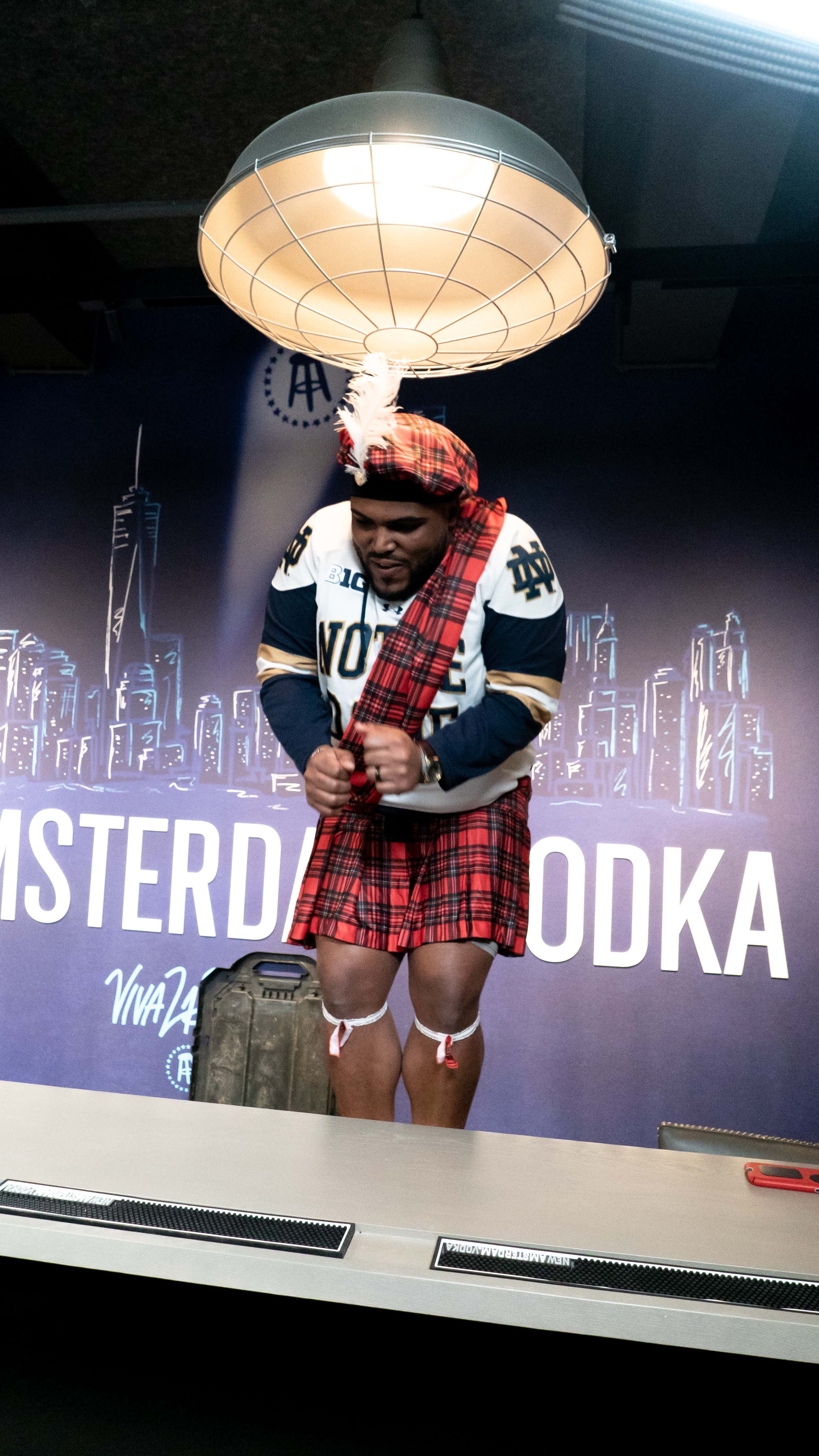 PHOTOS: Stool Scenes 244 - Lisa Ann and Men in Kilts_img_22