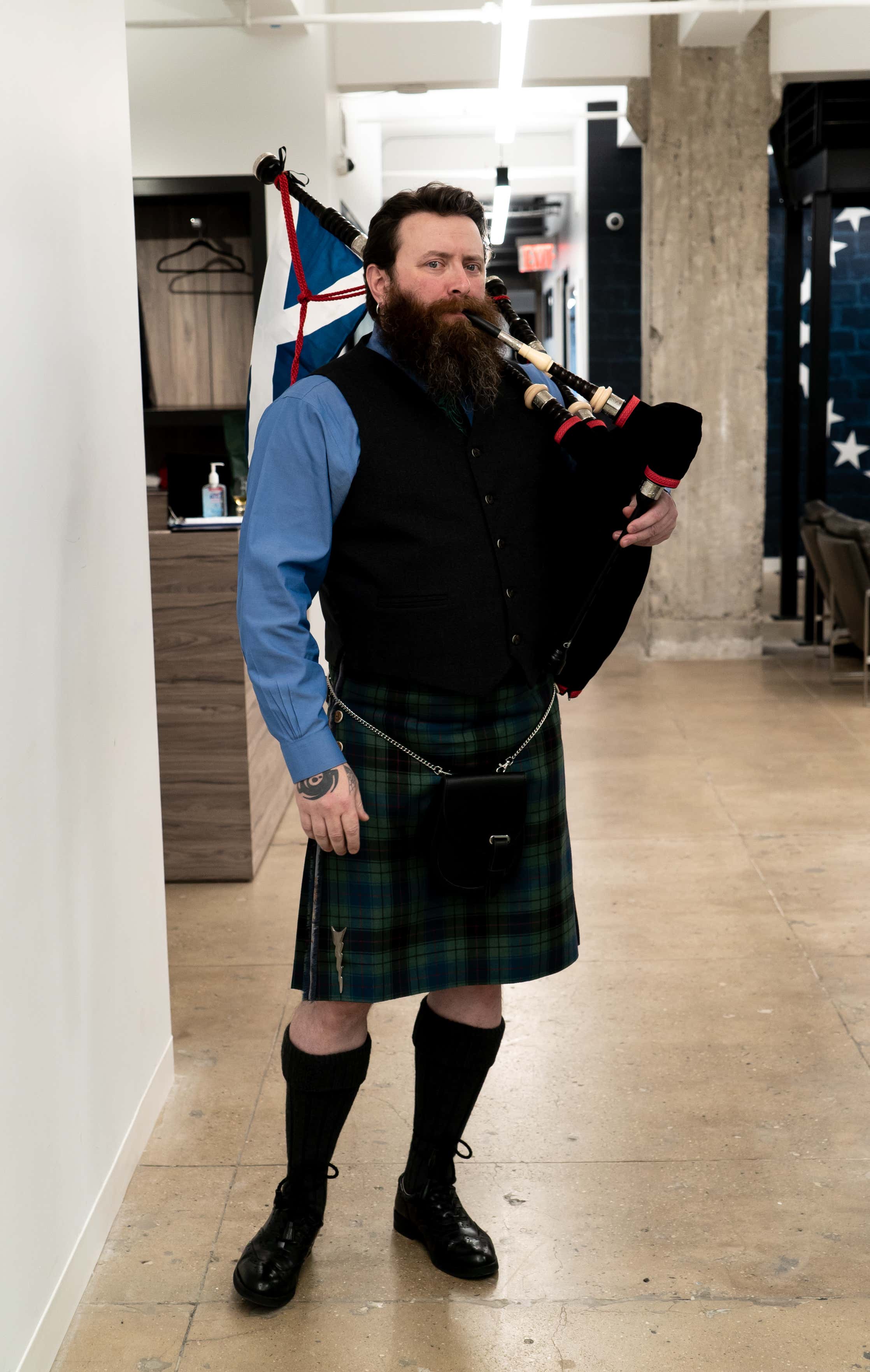 PHOTOS: Stool Scenes 244 - Lisa Ann and Men in Kilts_img_23