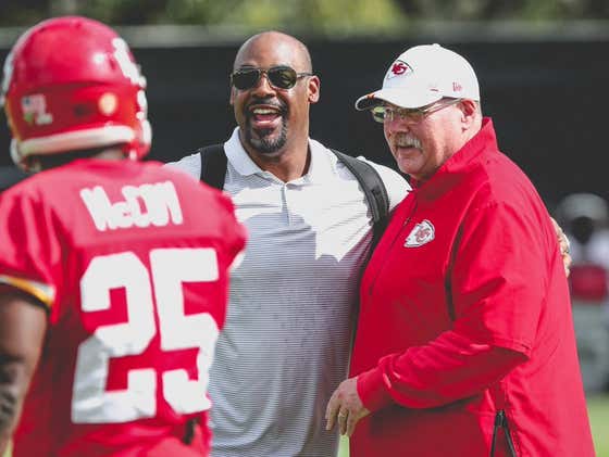 Andy Reid Bringing In Donovan McNabb To Talk To The Chiefs Before The Super Bowl Is An All-Time Scare Tactic