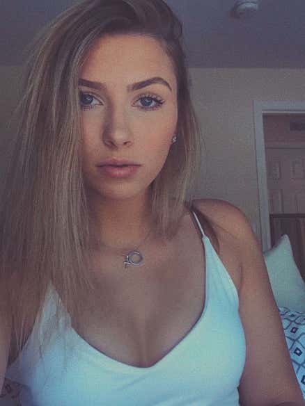 Barstool Local Smokeshow Of The Day - Elizabeth from Merrimack_img_0