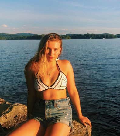 Barstool Local Smokeshow Of The Day - Elizabeth from Merrimack_img_1