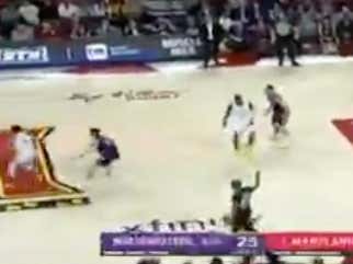 Maryland hits the 1H (61) over with a huge slam before the buzzer