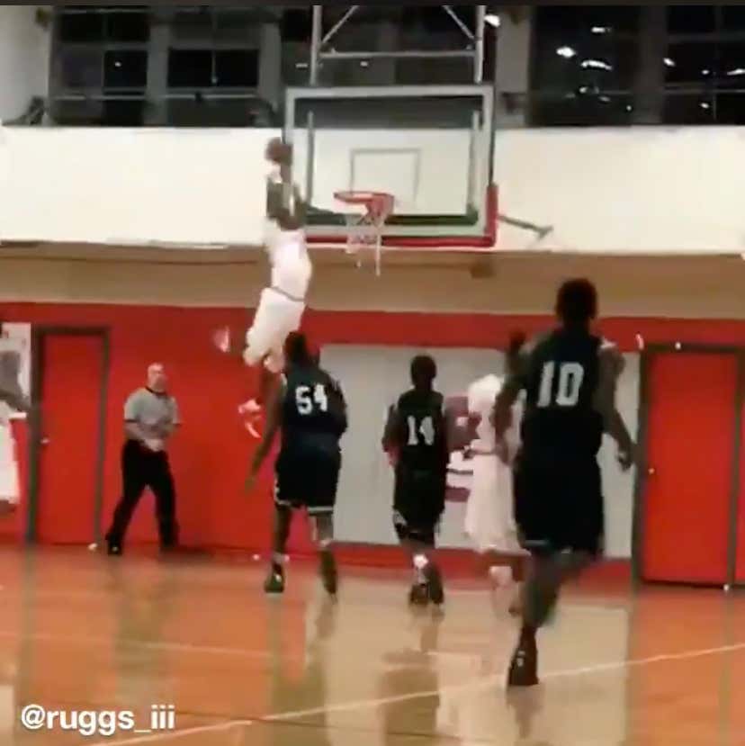 4.27 Running WR Henry Ruggs Should Be Told Basketball Players Make Way