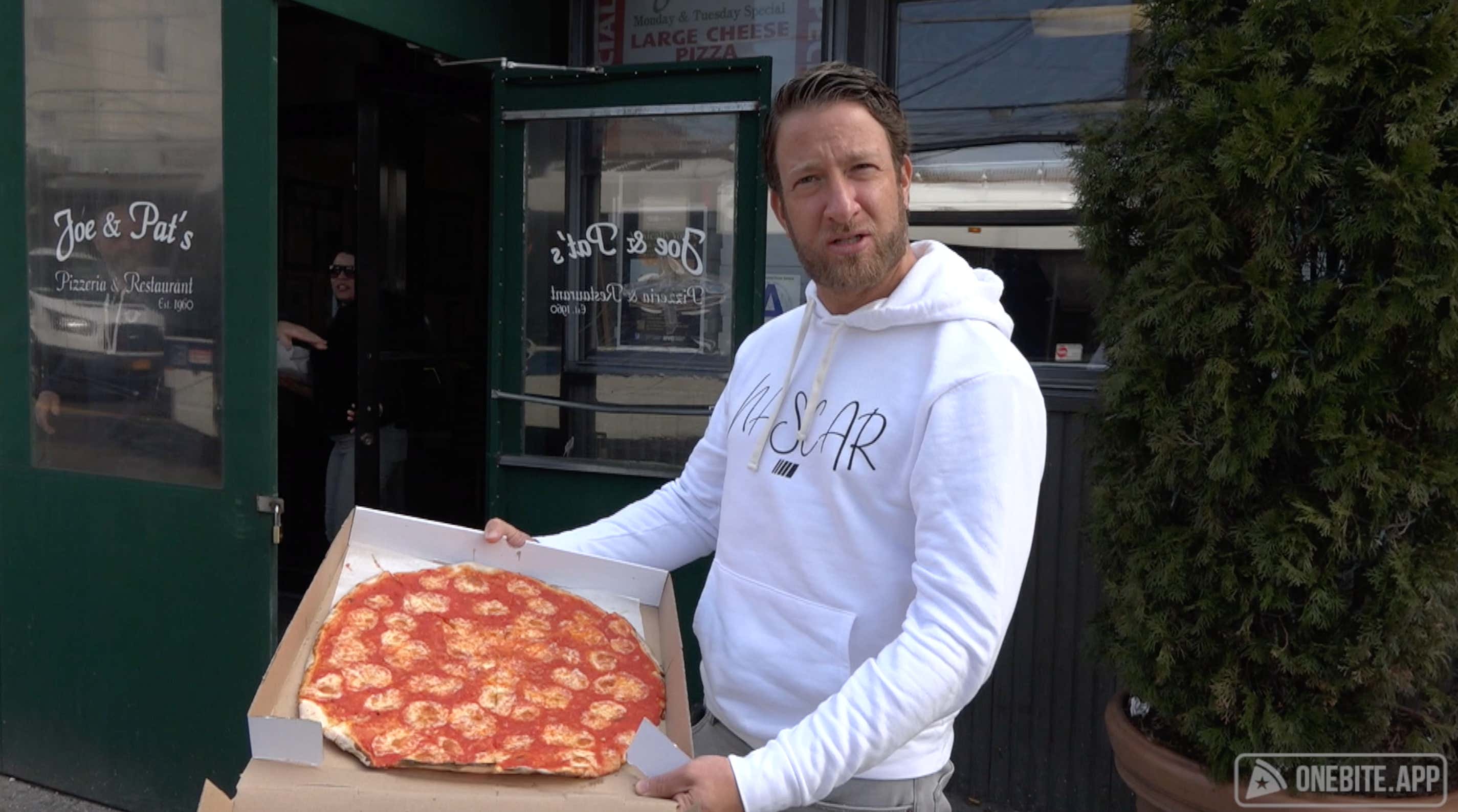 Barstool Pizza Review - The Original Joe & Pat's (Staten Island)