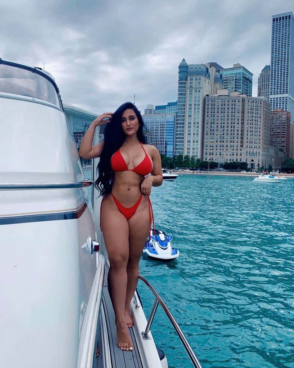 Barstool Chicago's Local Smokeshow Of The Day - Aphrodite_img_7