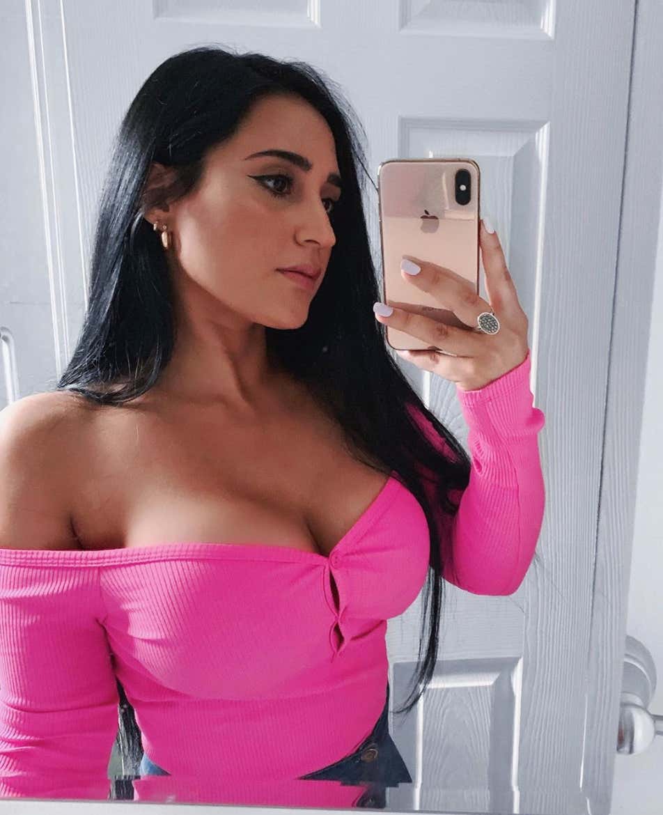 Barstool Chicago's Local Smokeshow Of The Day - Aphrodite_img_2