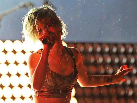 Recommended: Paramore - Let The Flames Begin/Part II (Live At Reading Festival, 2014)