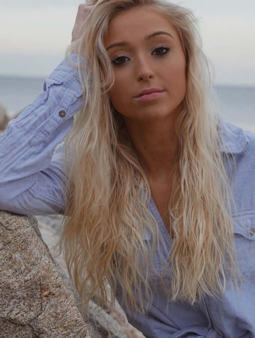 Barstool Local Smokeshow Of The Day - Shea From UHart_img_6