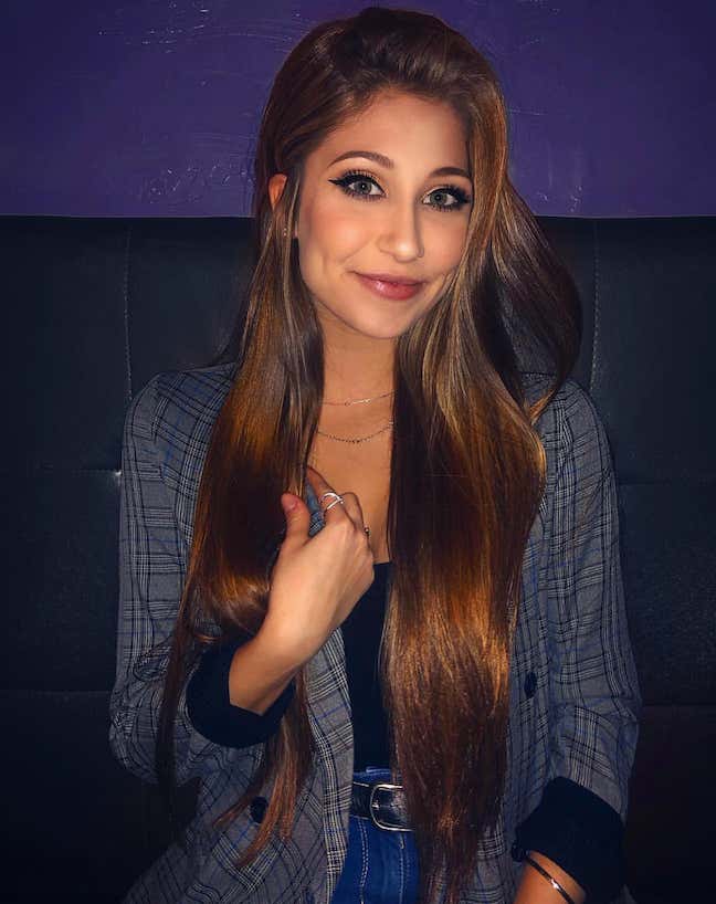 Barstool Local Smokeshow Of The Day - Izzy From Boston University_img_0