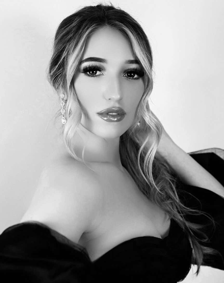 Barstool Local Smokeshow Of The Day - Vanessa From Boston_img_7