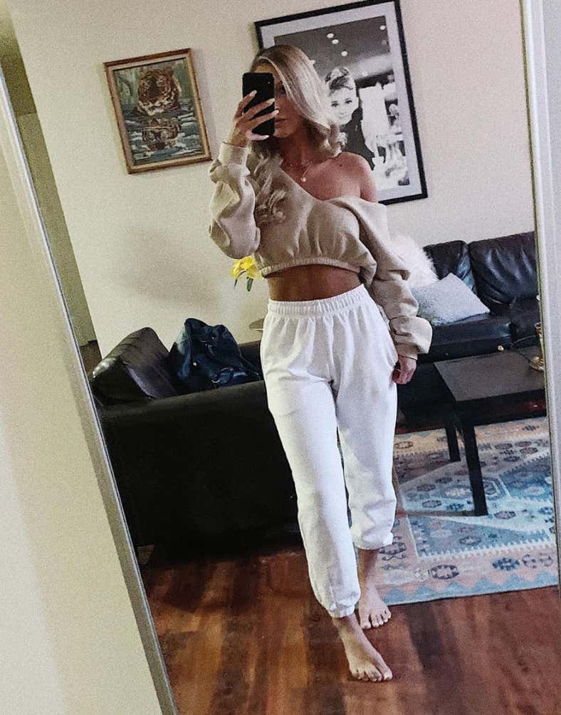 Barstool Local Smokeshow Of The Day - Izzy From UNH_img_9