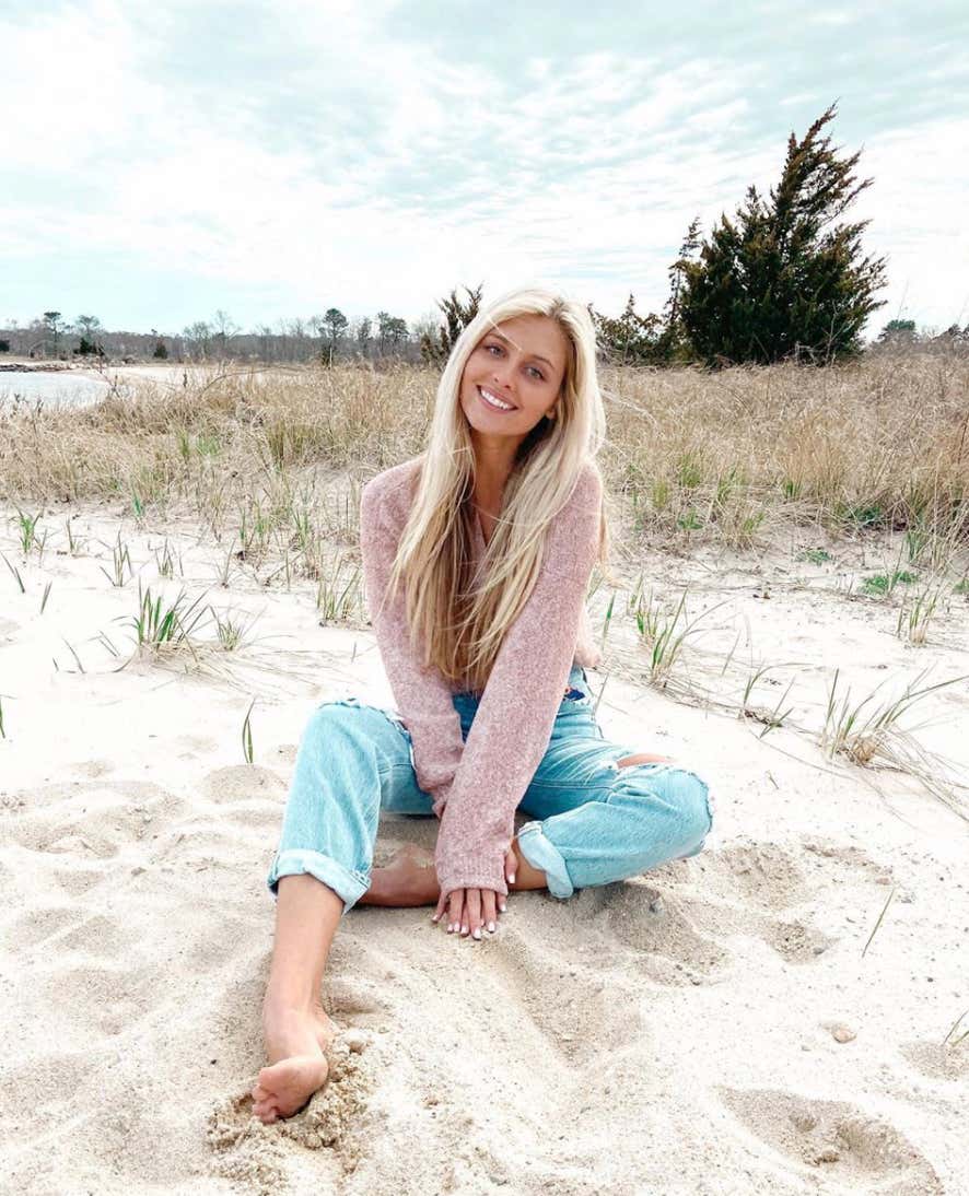 Barstool Local Smokeshow Of The Day - Kristina From UNH_img_16