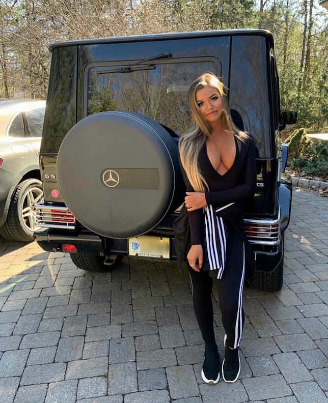 Barstool Local Smokeshow Of The Day - Em From Quinnipiac_img_8