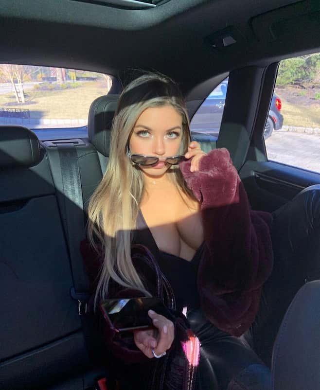 Barstool Local Smokeshow Of The Day - Em From Quinnipiac_img_9