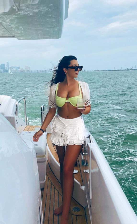 Barstool Local Smokeshow Of The Day - Annette From Boston_img_10