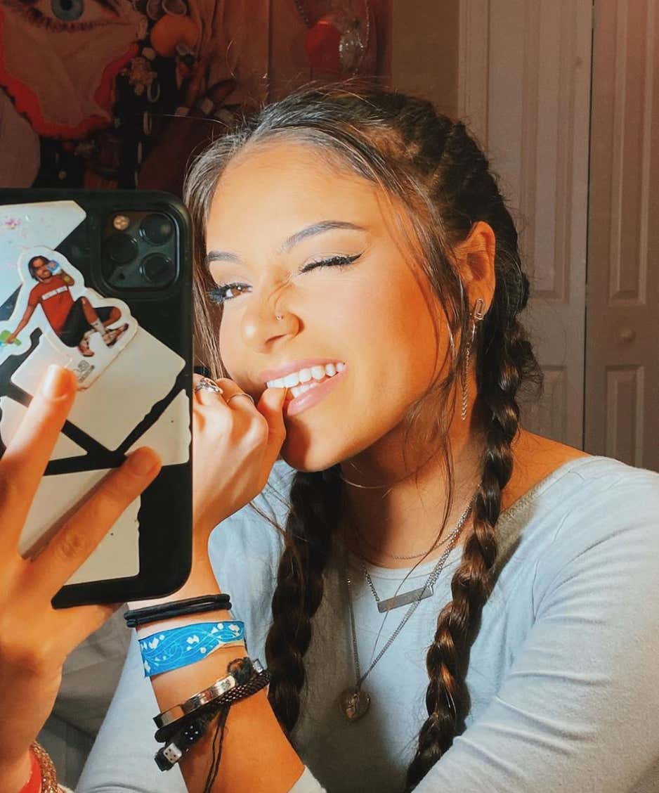 Barstool Local Smokeshow Of The Day - Isabella From Merrimack_img_7