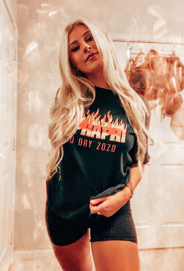 Barstool Local Smokeshow Of The Day - Melanie From UNH_img_0