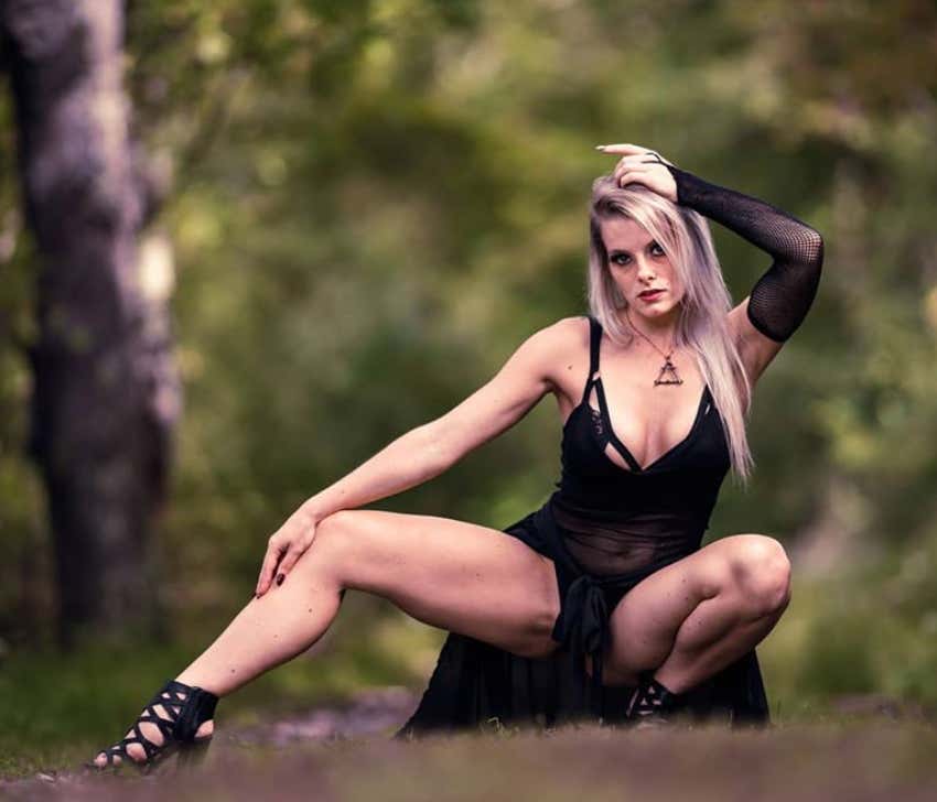 Rough N' Rowdy Ring Girl Of The Day - DevAnn_img_5