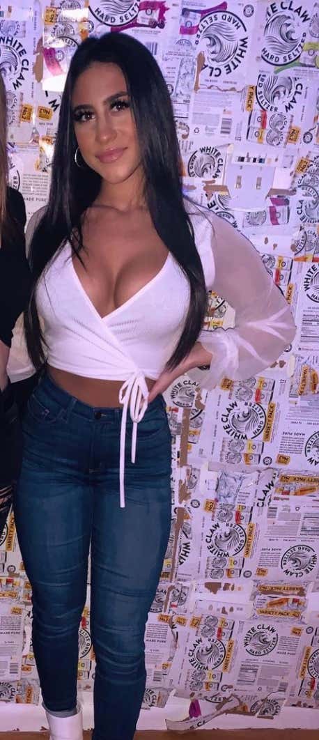 Barstool Local Smokeshow Of The Day - Amanda From Quinnipiac_img_2