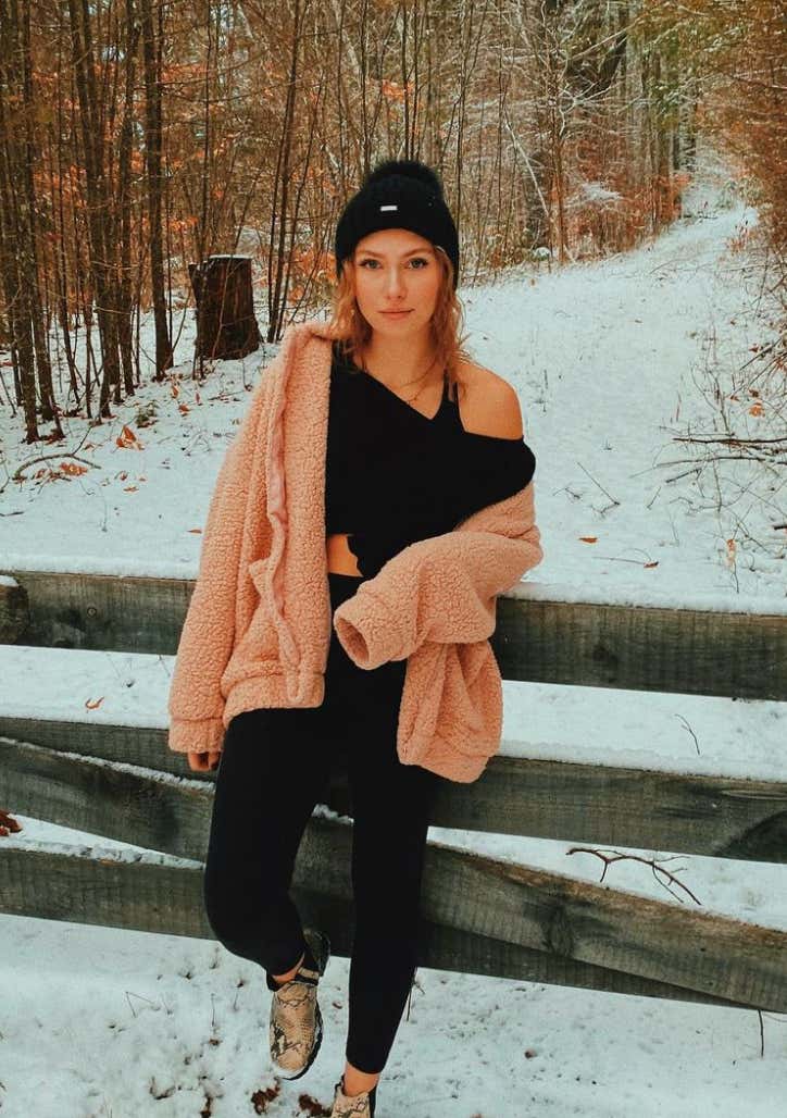 Barstool Local Smokeshow Of The Day - Elizabeth from Merrimack_img_11