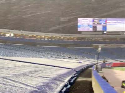 WE HAVE SNOW IN BUFFALO!!!