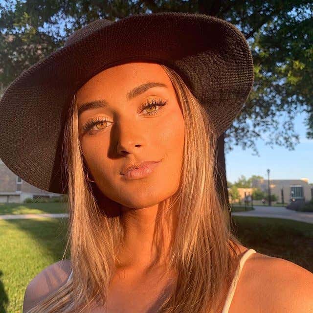 Barstool Monday PM Smokeshow — ave_kelly Barstool Sports