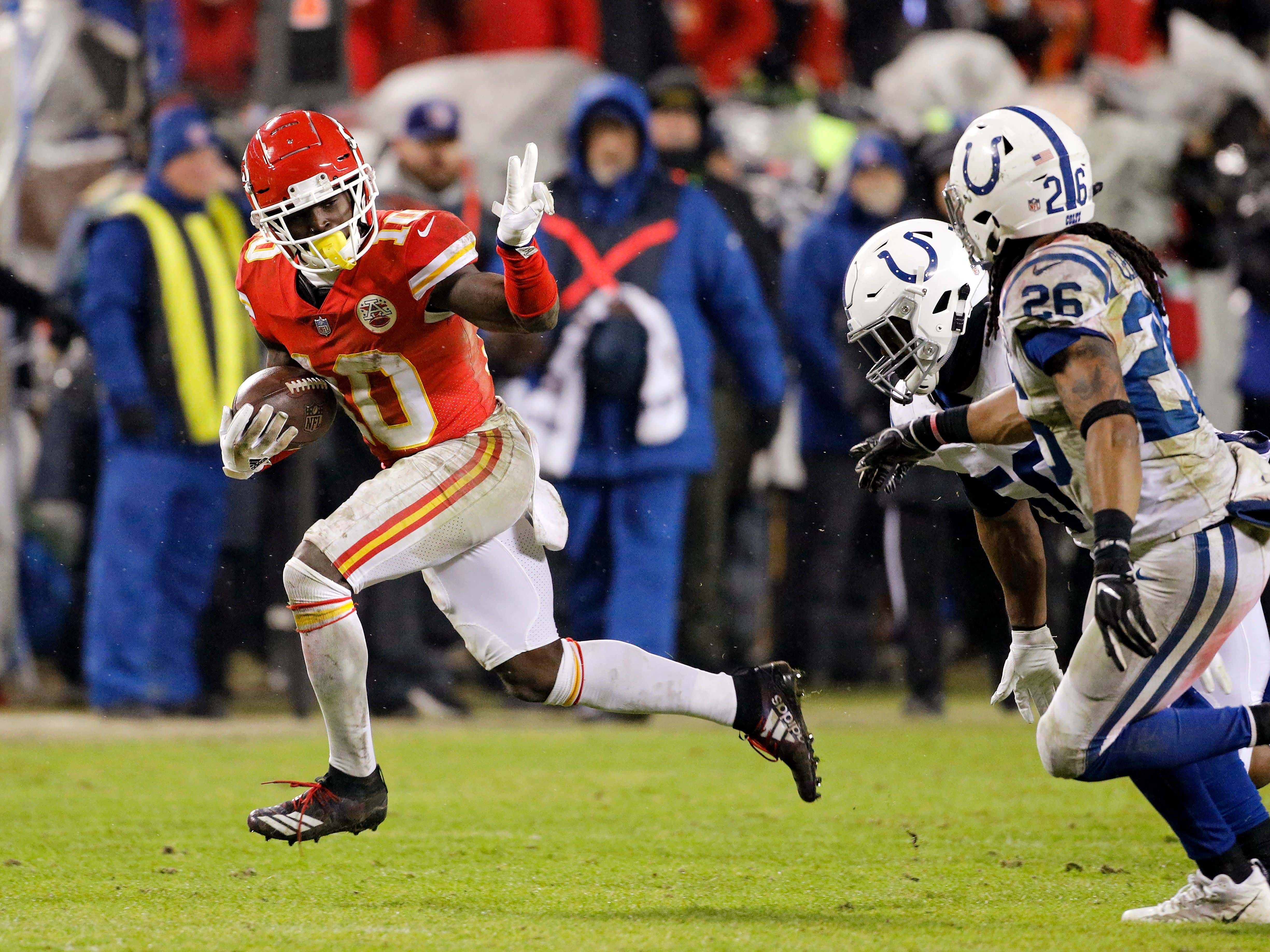 Tyreek Hill Is Trying To Save This Year's Super Bowl Halftime Show By Challenging Scotty Miller