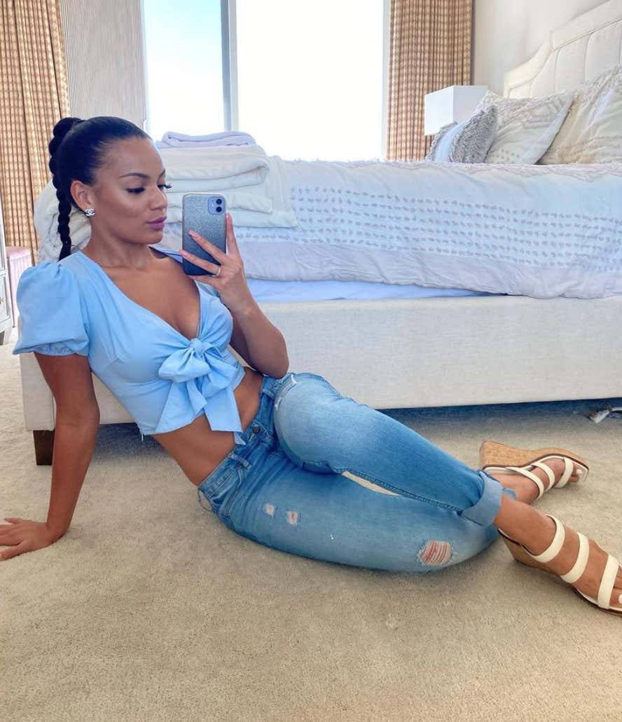 Barstool Chicago's Local Smokeshow Of The Day - Elizabeth_img_1