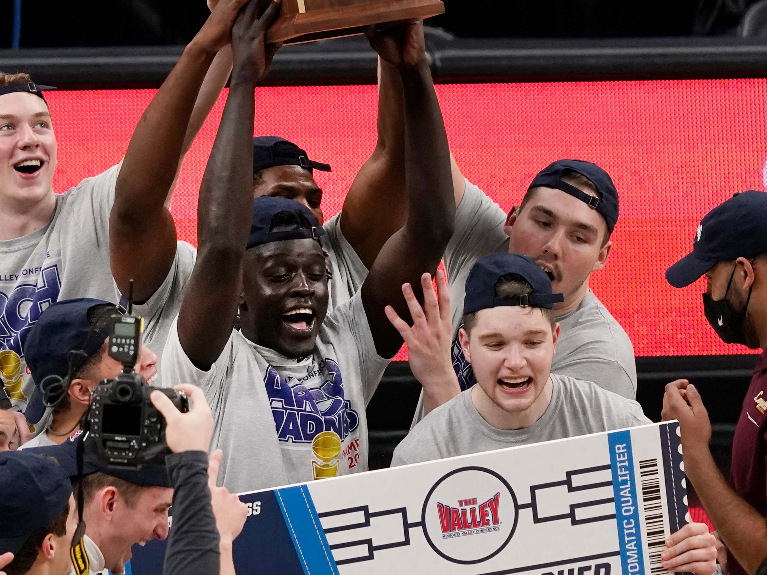 It's Completely Asinine That Porter Moser And Loyola Chicago Fans Are