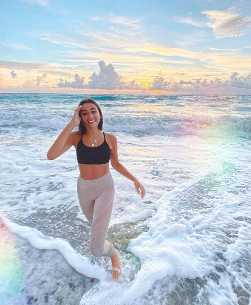 Barstool Local Smokeshow Of The Day - Maris From Boston University_img_5