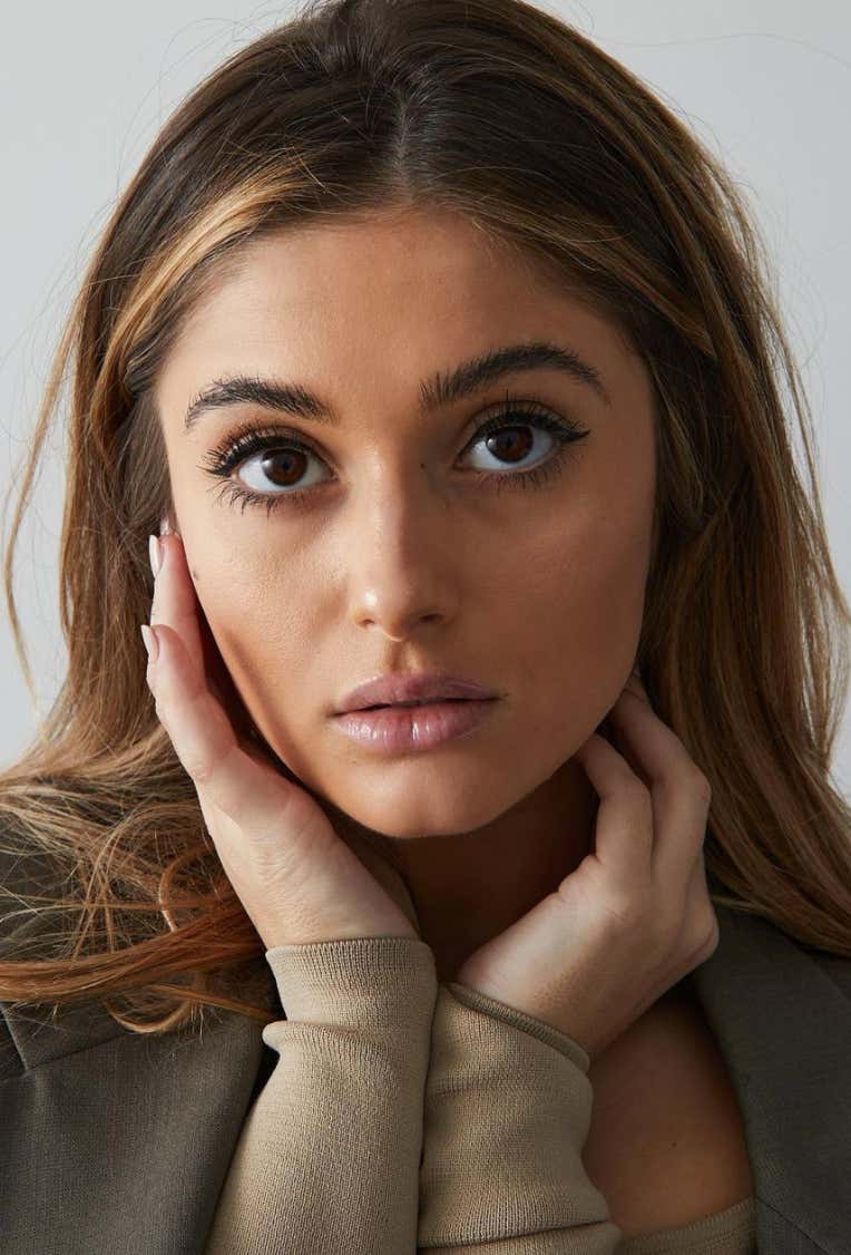 Barstool Local Smokeshow Of The Day - Gabriella From Holy Cross_img_8