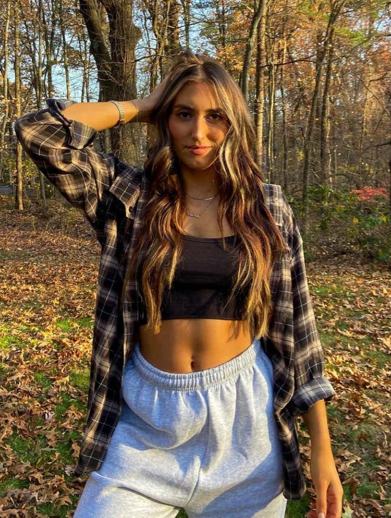 Barstool Local Smokeshow Of The Day - Lauren From UMASS_img_8