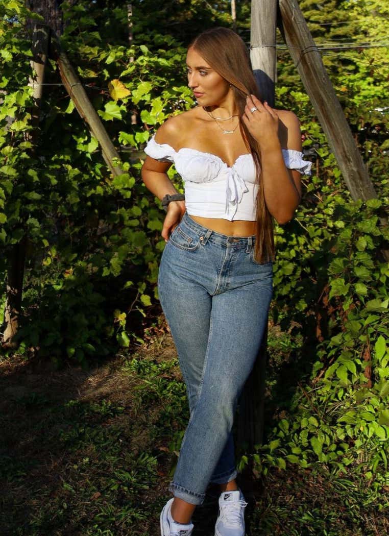 Barstool Local Smokeshow Of The Day - Lauren From UMASS_img_7