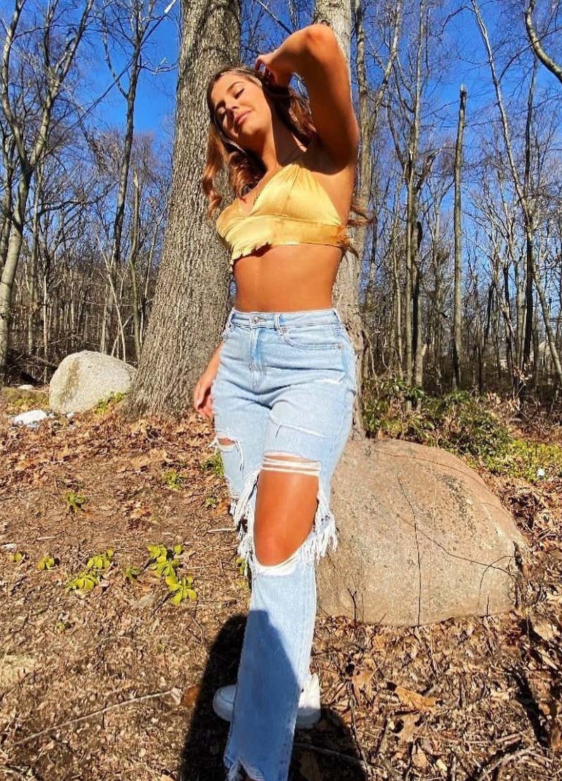 Barstool Local Smokeshow Of The Day - Shannon From Quinnipiac_img_11