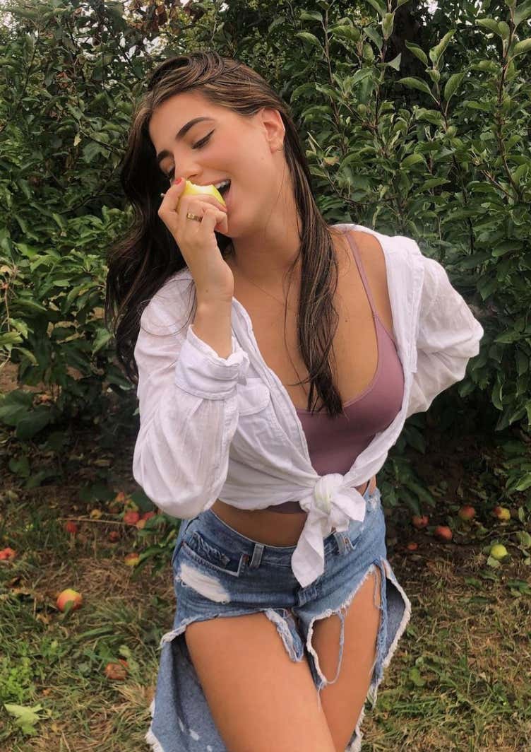 Barstool Local Smokeshow Of The Day - Shannon From Quinnipiac_img_6