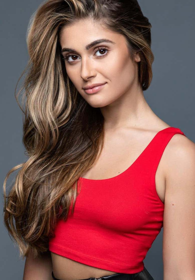 Barstool Local Smokeshow Of The Day - Gabriella From Holy Cross_img_3