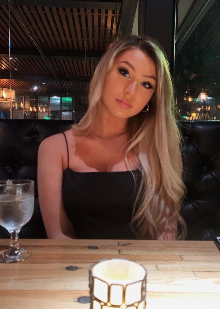 Barstool Local Smokeshow Of The Day - Kelli From UMASS_img_7