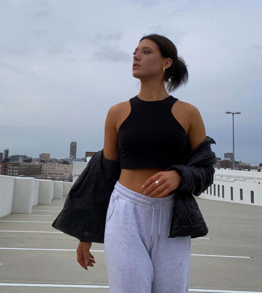 Barstool Local Smokeshow Of The Day - Alexa From Massachusetts_img_7