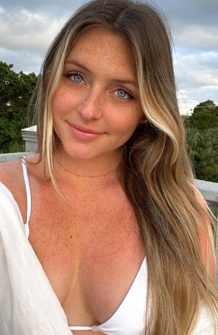 Barstool Local Smokeshow Of The Day - Annabelle From Boston University_img_9