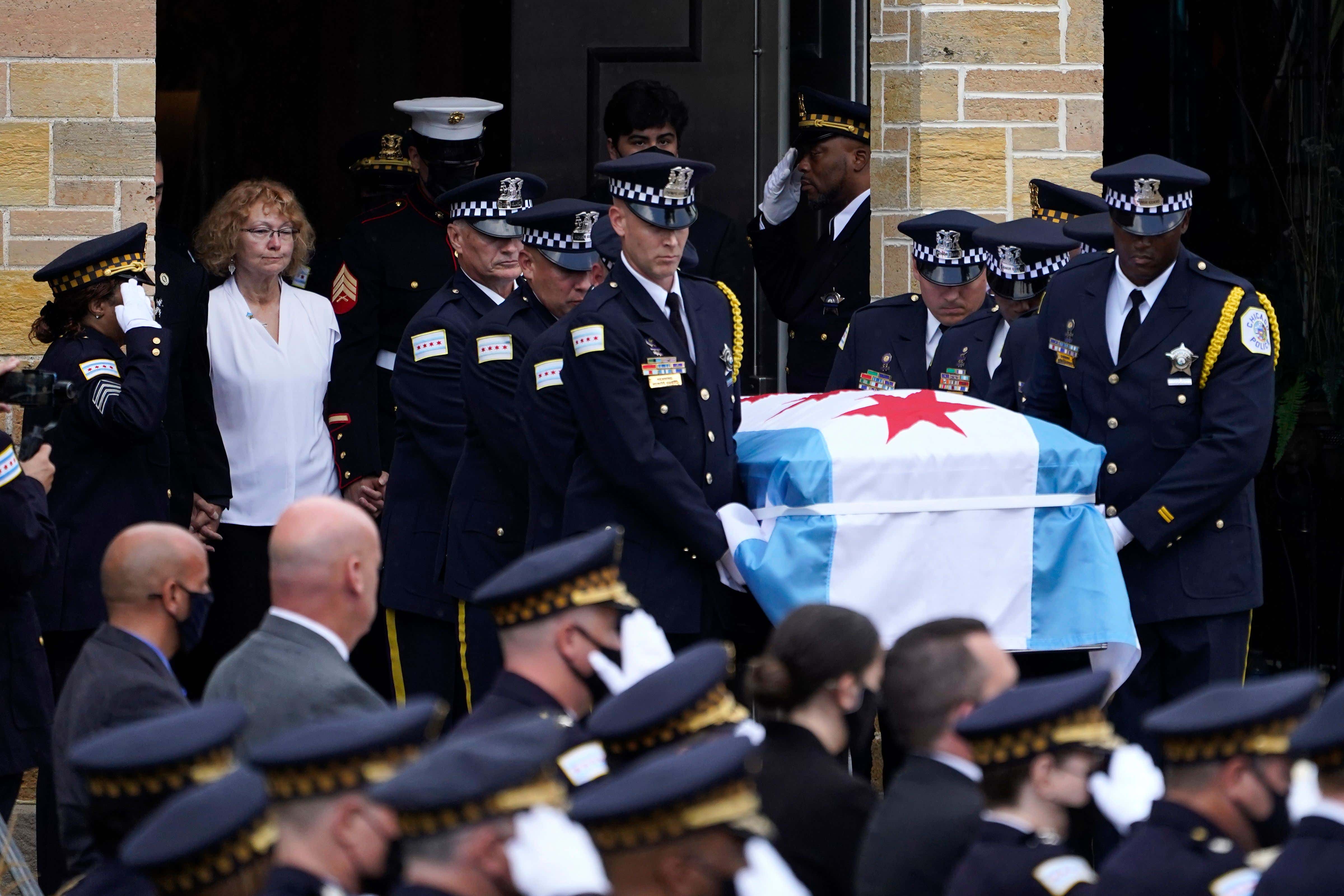 Stoolies Raised $390,000 For Families Of Fallen Chicago Police Officers