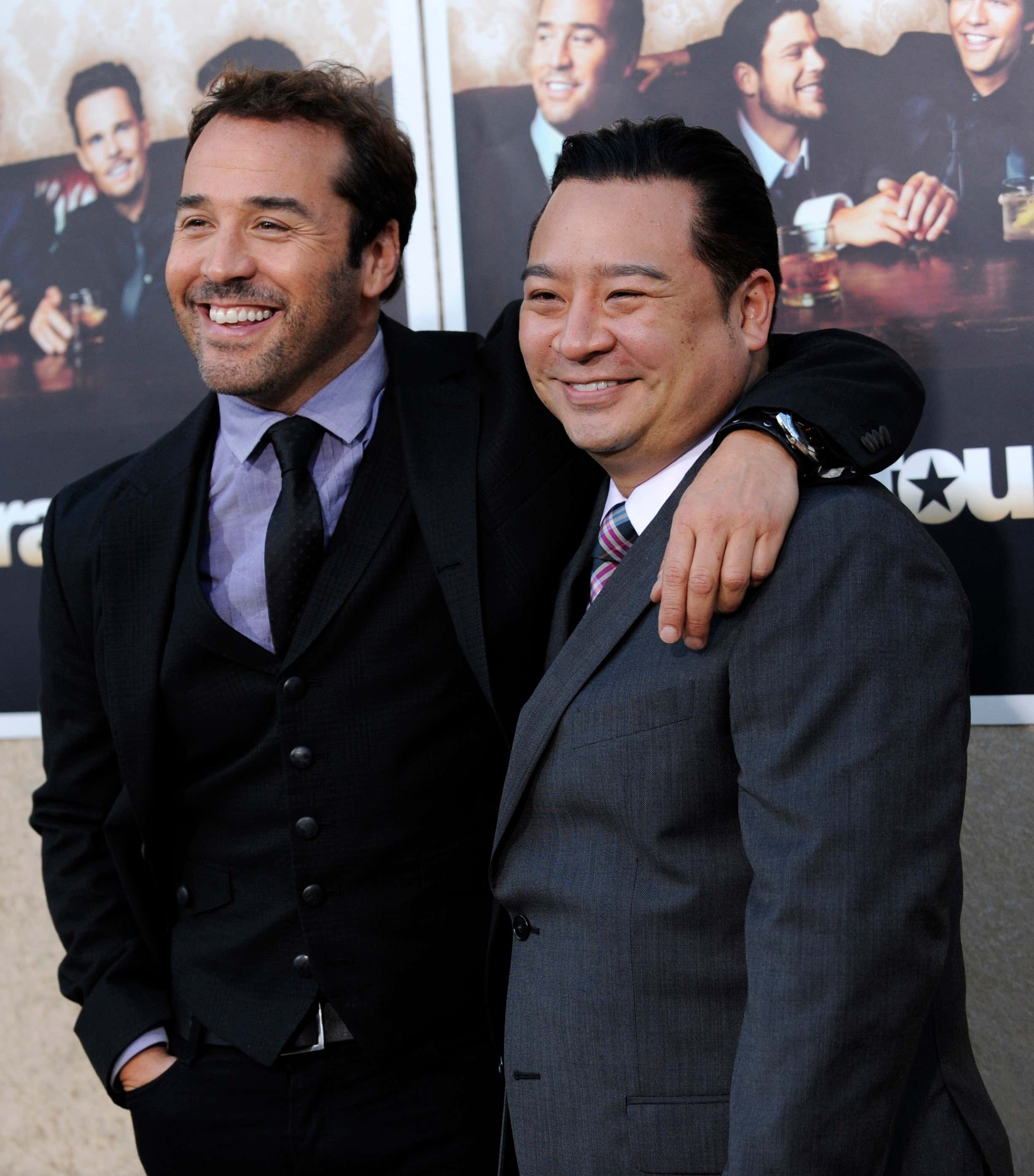 Lloyd Made A Drunken Pitch To An HBO Exec About A New Version Of "Entourage" & I Think They Need To Make This Show