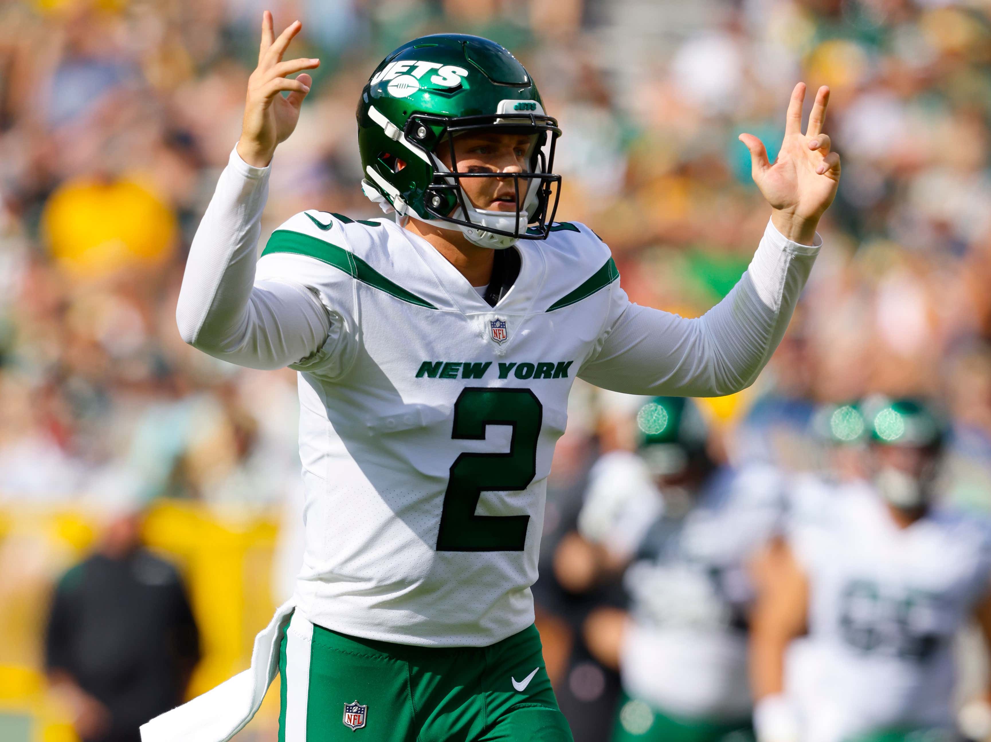 Zach Wilson Throws 3 Interceptions First Half Recap Barstool Sports