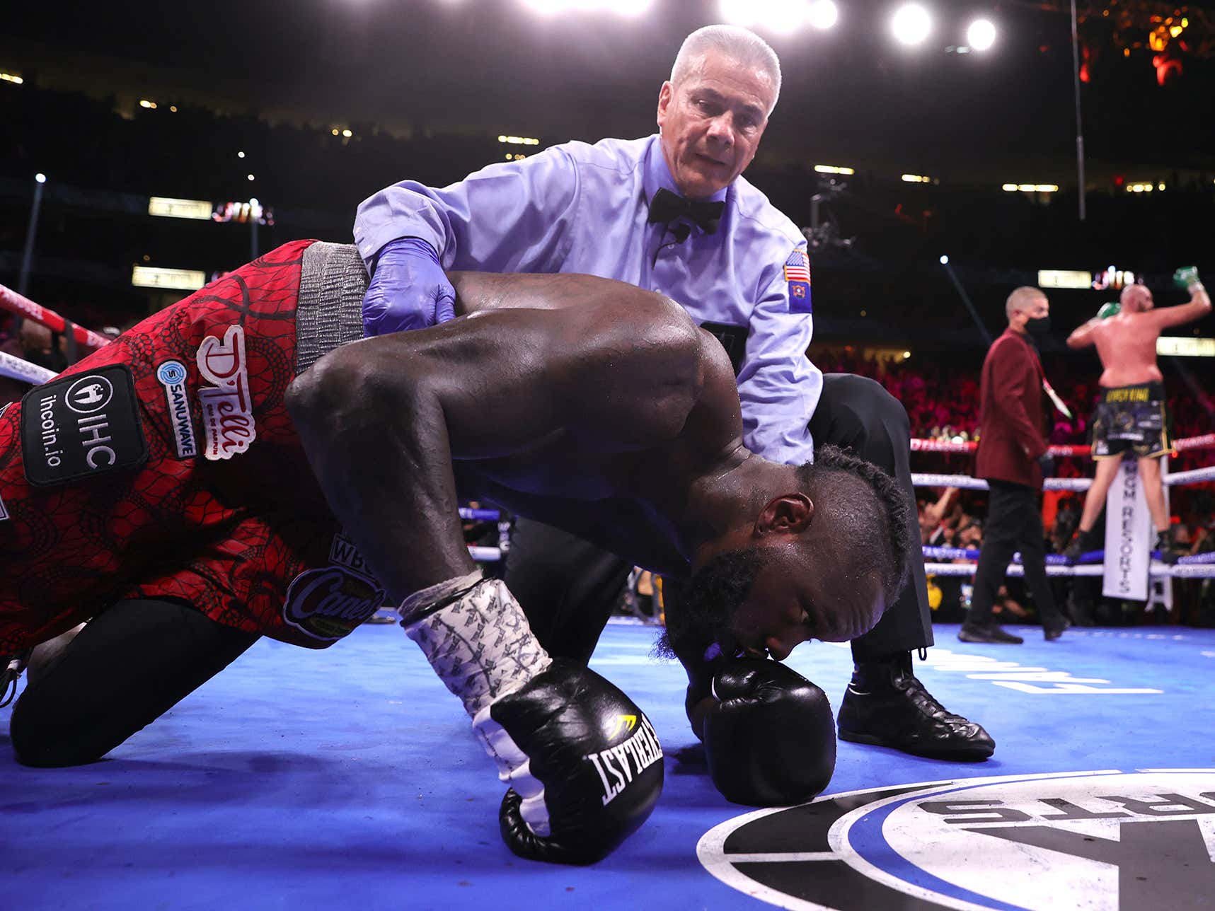 gypsy king defends  crown   fight   ages barstool bets