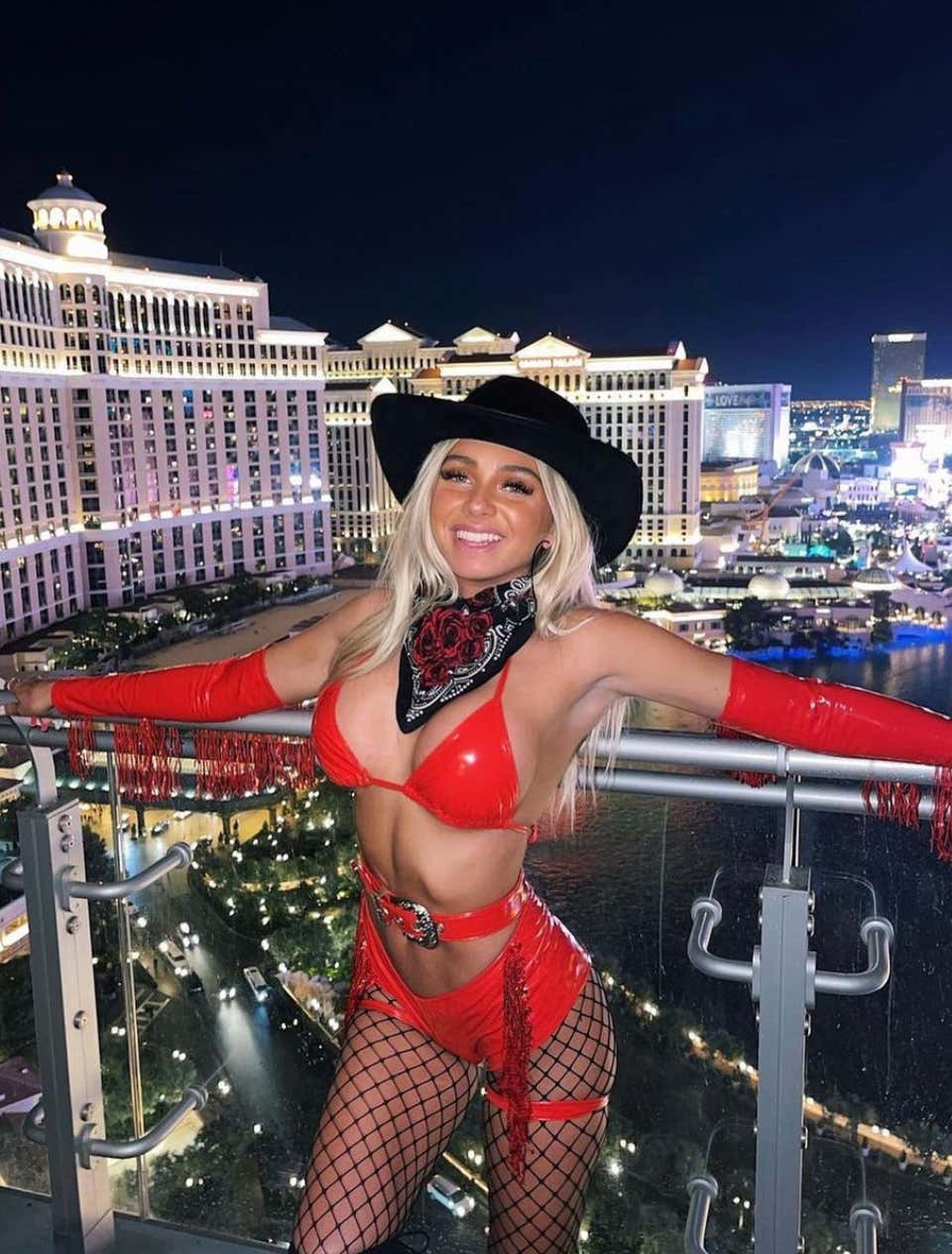 Barstool Smokeshows Halloweekend Round Up_img_9