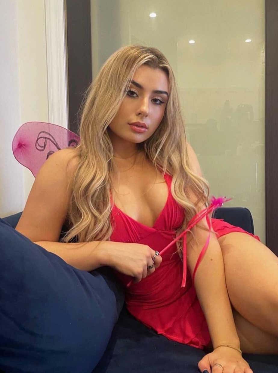 More Smokeshows In Halloween Costumes_img_5