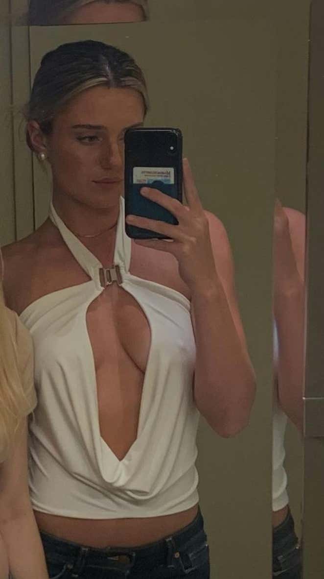 Barstool Local Smokeshow Of The Day - Haley From Boston_img_4