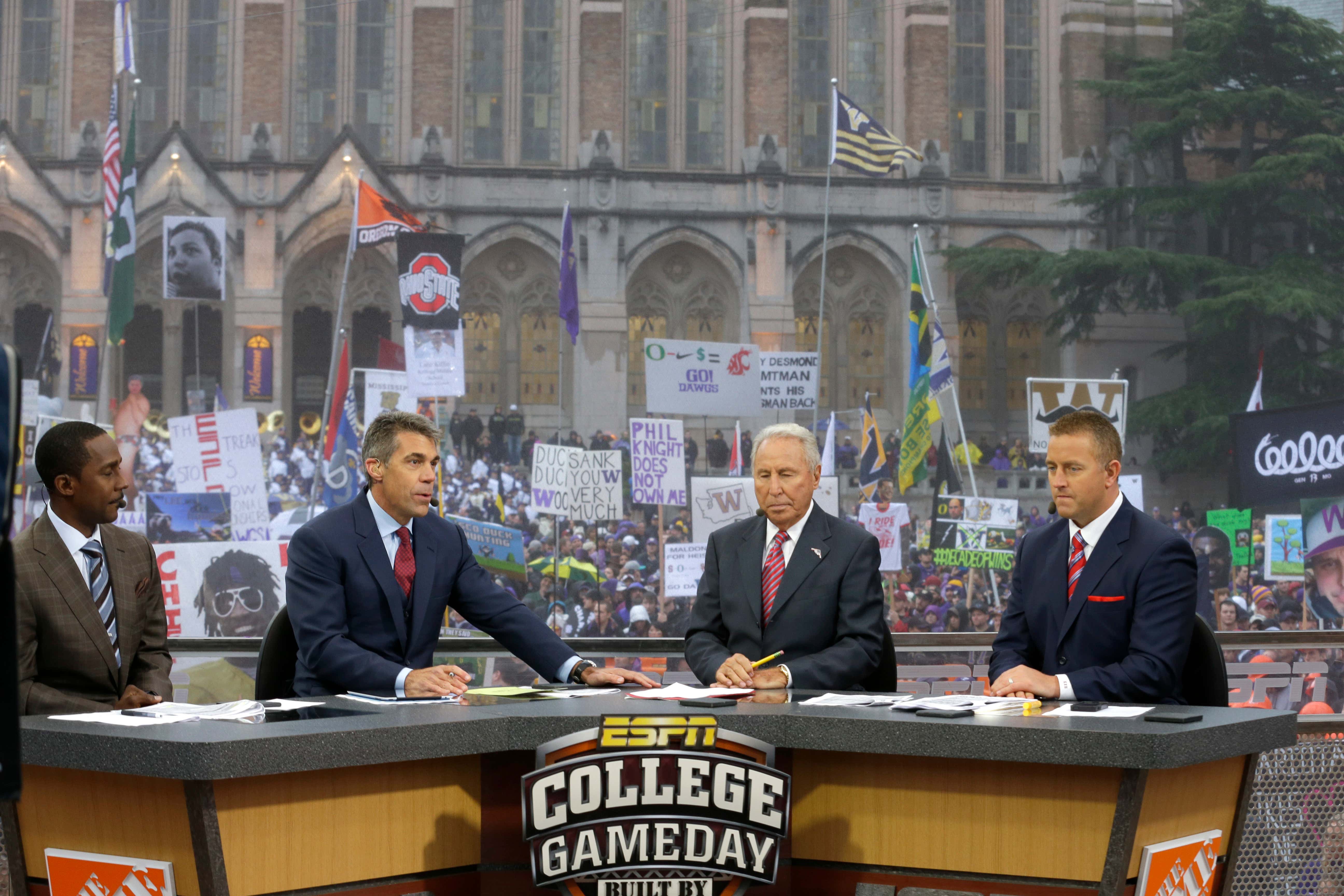 Kirk Herbstreit And Desmond Howard Called Out College Football Players For Not Playing In Bowl Games And Are Catching Backlash Because Everybody Is Soft Now
