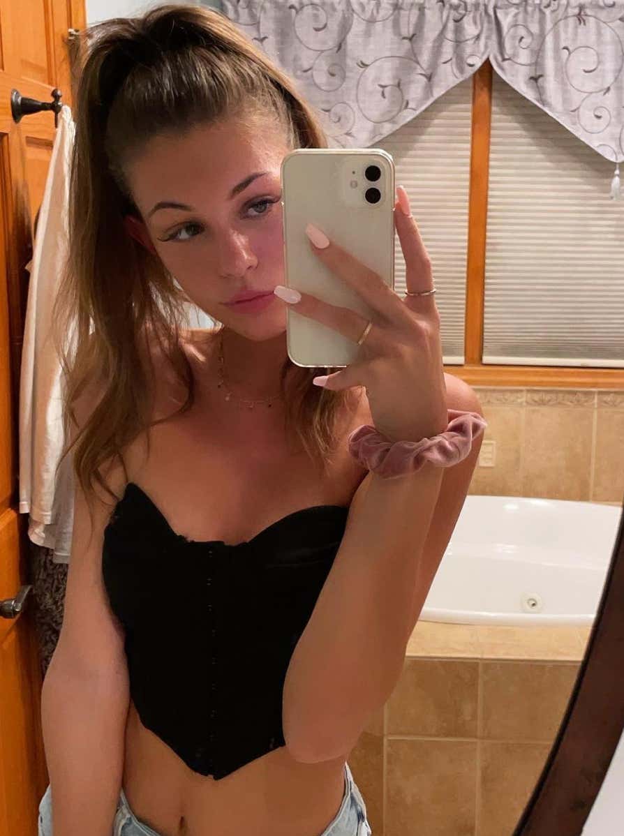 Barstool Local Smokeshow Of The Day - Hannah From Boston_img_6