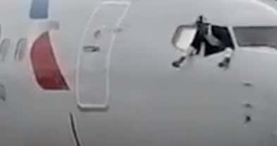 Some Absolute Maniac Decided To Storm The Cockpit Of An American Airlines Plane, Destroy The Flight Controls, Then Tried To Jump Out The Window
